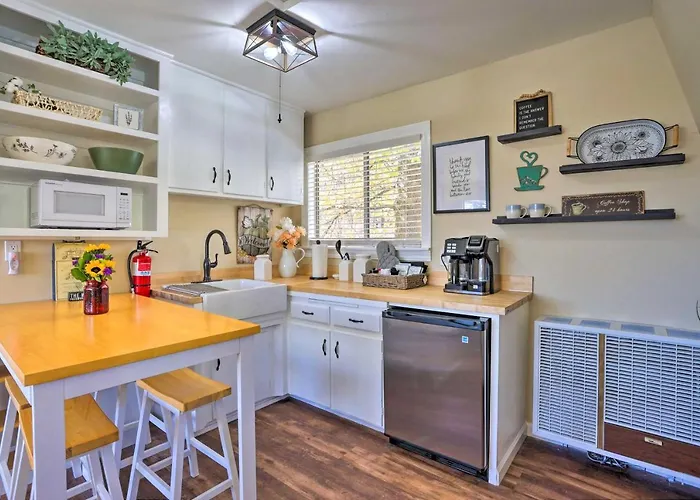 Lake Arrowhead Studio Near Hiking W/ Hot Tub