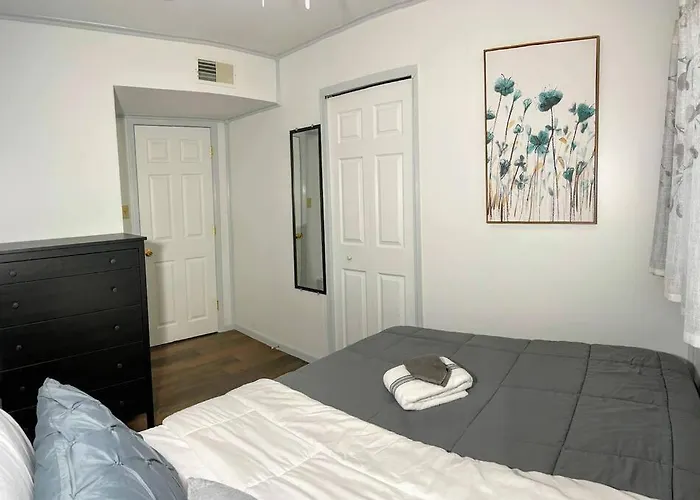 *King Bed/3Bds House Near Naval Base & 6Flags*