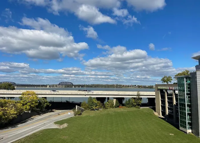 Bluegrass River View -- Soak And Savor With Hollyhock Suites