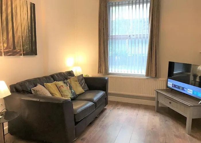 Central Wigan Welcoming Townhouse Sleeps Up To 6
