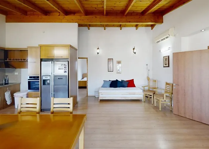Cozy Wood Apartment With Great View To Nazareth