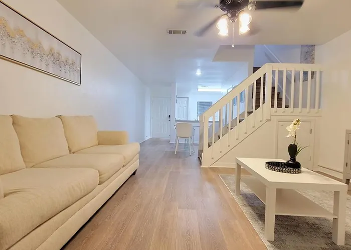 Comfortable Townhome 2Br 1-5Ba - Near Uf & Shopping Dining