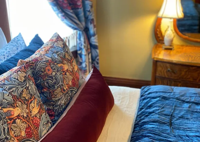 The Edmond An 1887 Arts & Crafts Gem