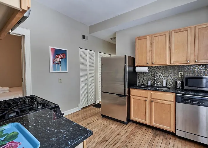 Frontdesk Bright Open 3 Bedroom Apt In West Depaul