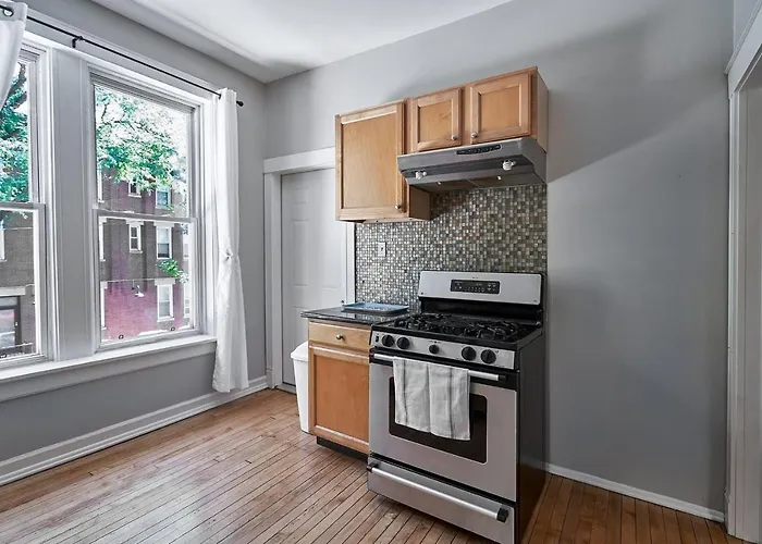 Frontdesk Bright Open 3 Bedroom Apt In West Depaul