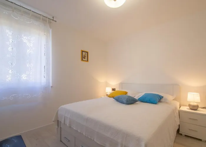 Apartments Nona Draga