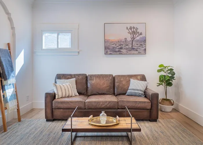 Plush 2-Bed Apt In Riverside Heights!