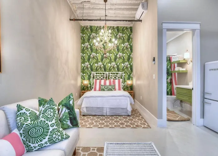 Banana Bay Boutique Retreat Near Cruise Port One Mile To Beach With Free Bikes