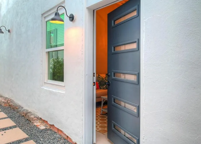Banana Bay Boutique Retreat Near Cruise Port One Mile To Beach With Free Bikes