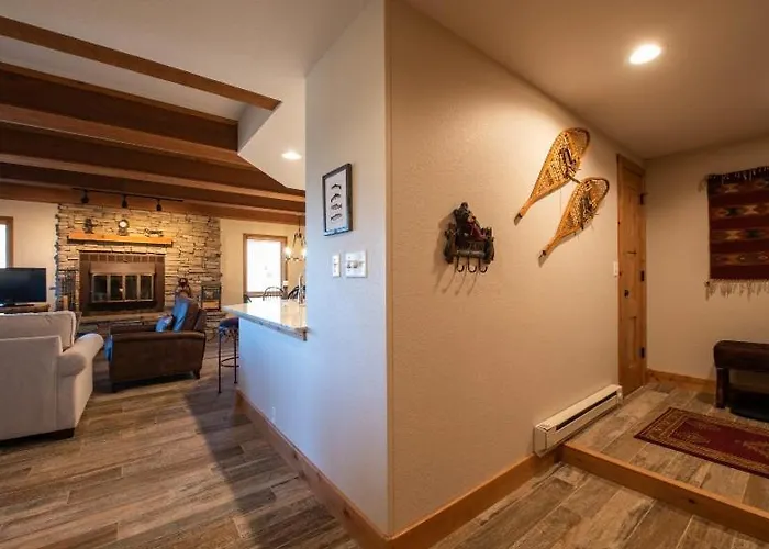 Mountain-Contemporary 2 Bedroom Condo Condo