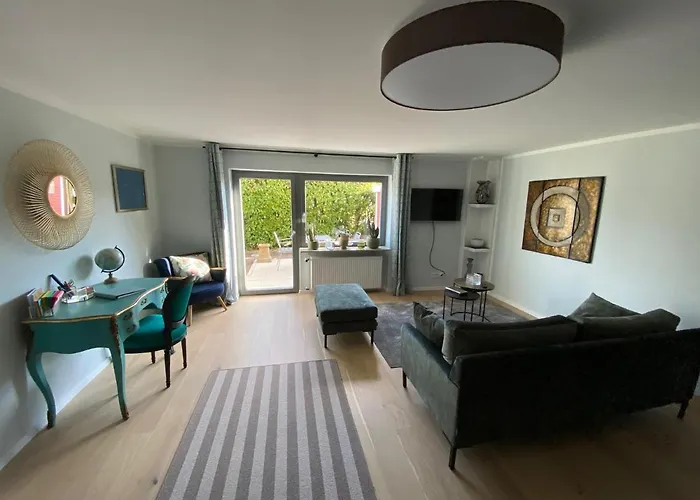 Schoene Wohnung Mit Ausblick Und Gartensitzplatz