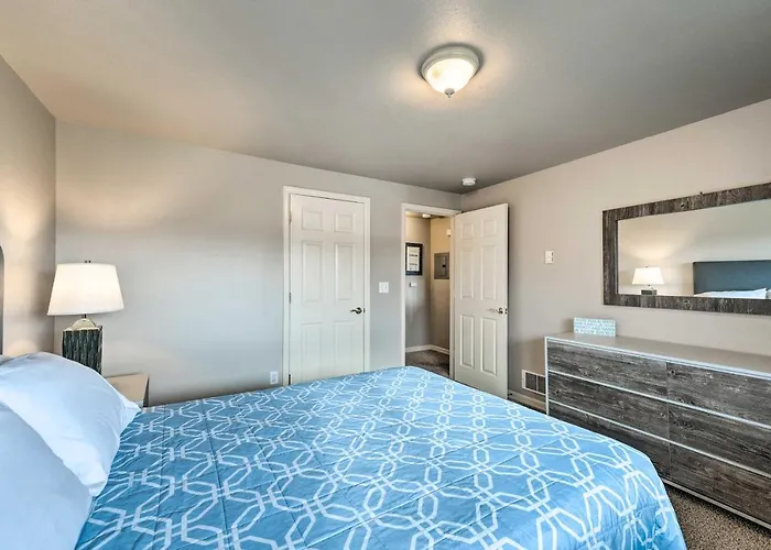 Apartment W/ Gas Fireplace ~ 1/2 Mi To Beach!
