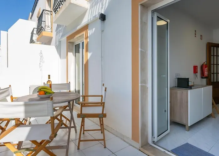 Bright 1Bdr Apartment W/Balcony By Lovelystay