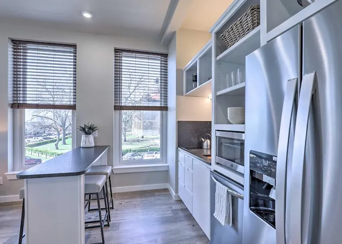 Sleek, Newly Updated Downtown San Marcos Apt!