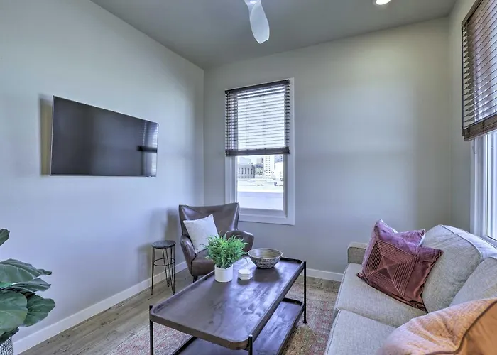 San Marcos Apartment W/ Off-Street Parking!