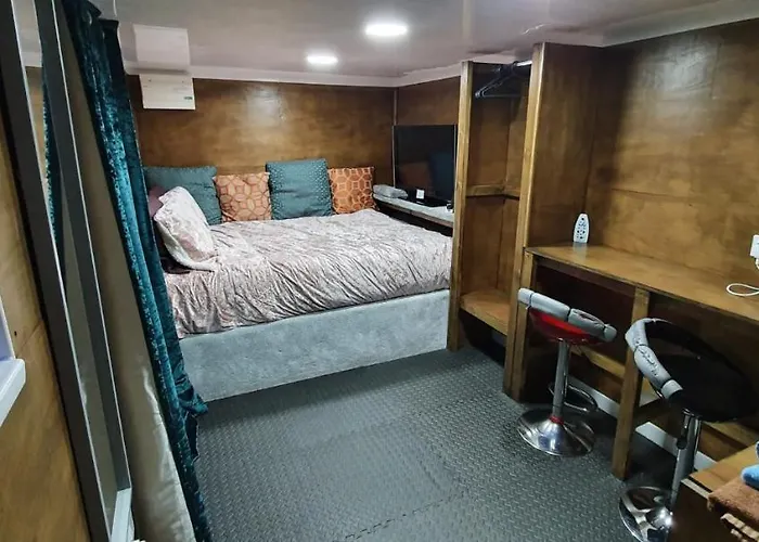 Adorable Private Suite With Free Street Parking