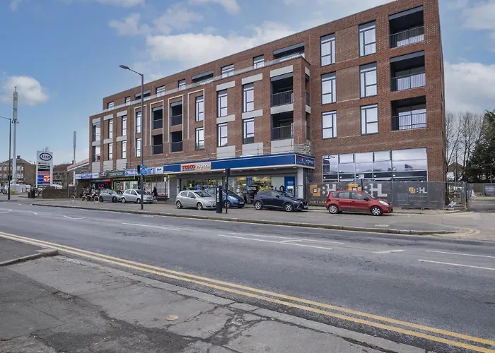 2 Bedroom Luxury Apartments With Parking In Stanmore, North West By 360 Stays London