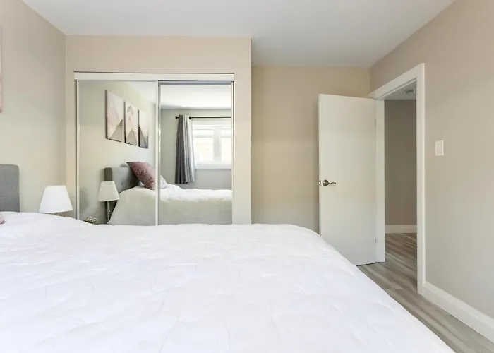 Entire 2 Bedroom Apartment Downtown - U2