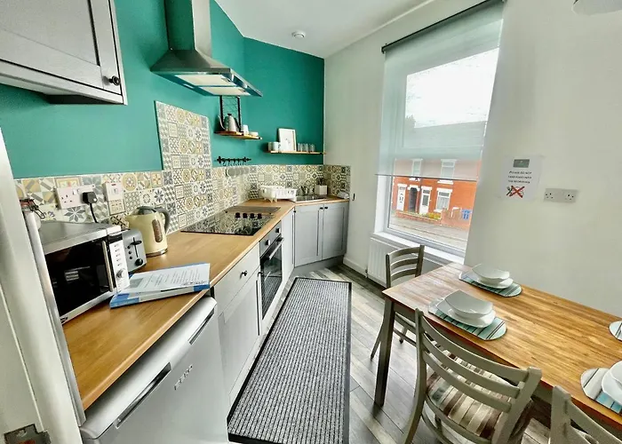 The Corner House - Modern Chesterfield Town Centre Apartments