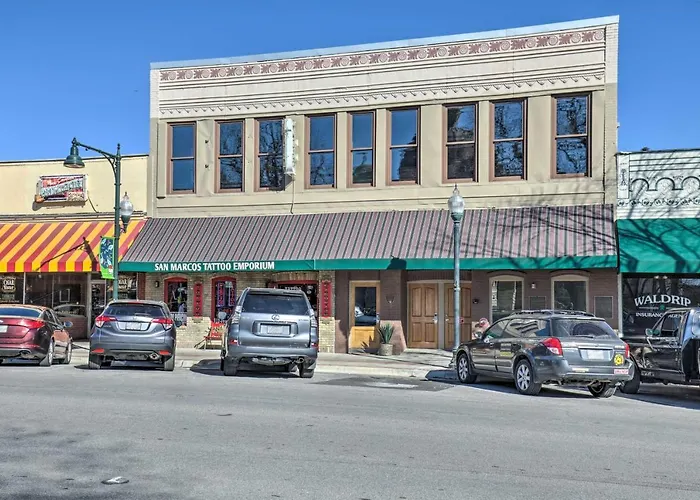 Stylish San Marcos Apt In The Heart Of Dwtn!