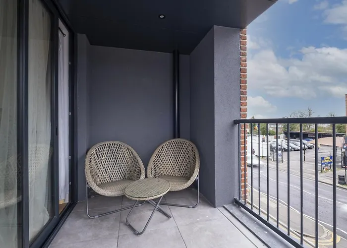 2 Bedroom Luxury Apartments With Parking In Stanmore, North West By 360 Stays London