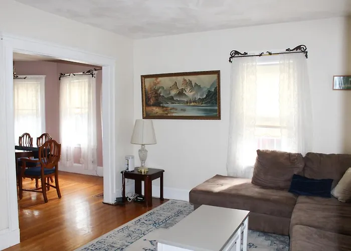Naughton Guest House-Close To Boston