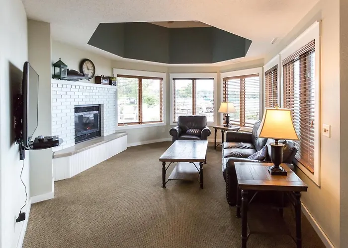 Bay Colony- Unit 764 - Lower