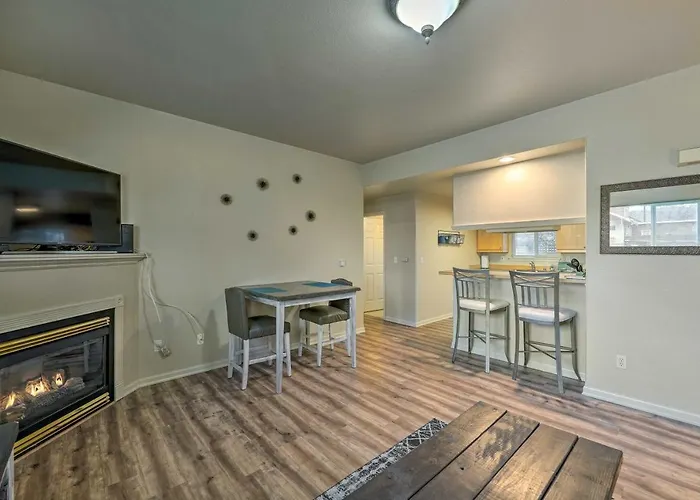 Private Fireplace! Central & Vintage Cottage