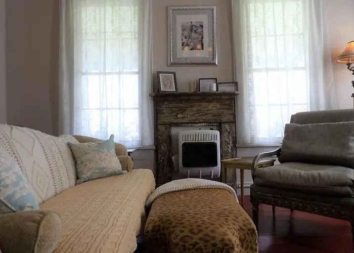 Farmhouse Inn Private Apartments