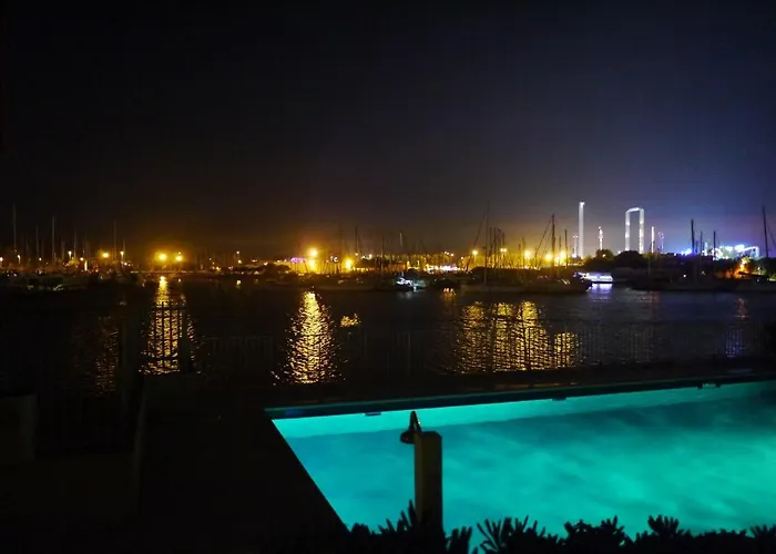 Studio - Les pieds dans l'eau agréable en toutes saisons 4 couchages - climatisation - parking privé - piscine sur mer - vue magnifique et rare - situation optimum - Les argonautes - Ile des pêcheurs - Cap d'Agde