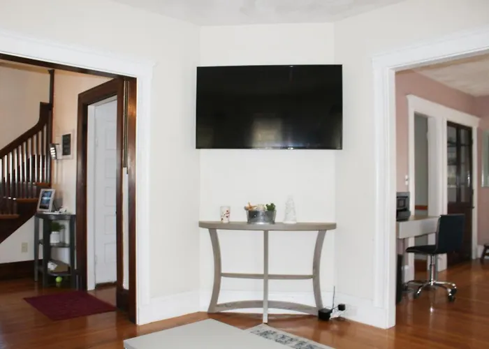 Naughton Guest House-Close To Boston