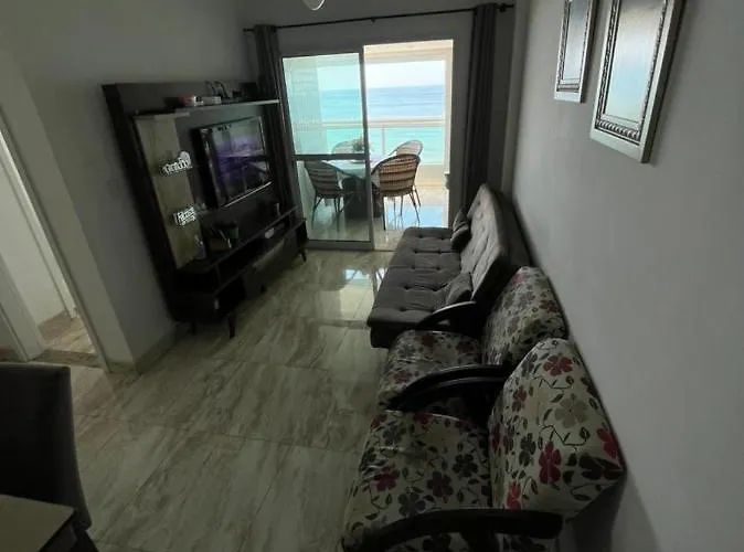 Mongagua Com Vista Para O Mar Pe Na Areia
