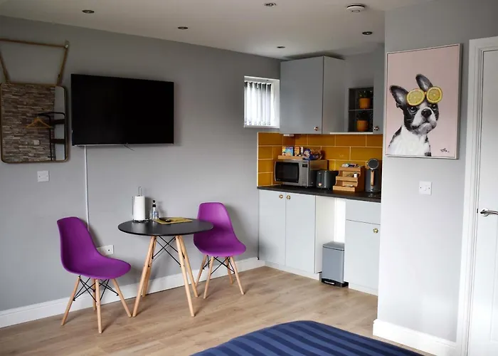 Modern Luxury 1 Bed Apartment With Parking Near Stansted Airport