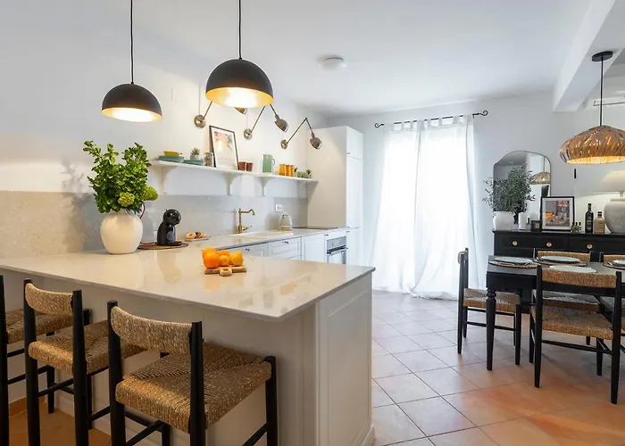 Apartment Luri - Three-Room Penthouse Apartment - Wonderful View Of The Sea - 100 Metres From The Beach - 10 Minutes From Supetar Ferry Port - Free Secured Parking - Facilities Nearby