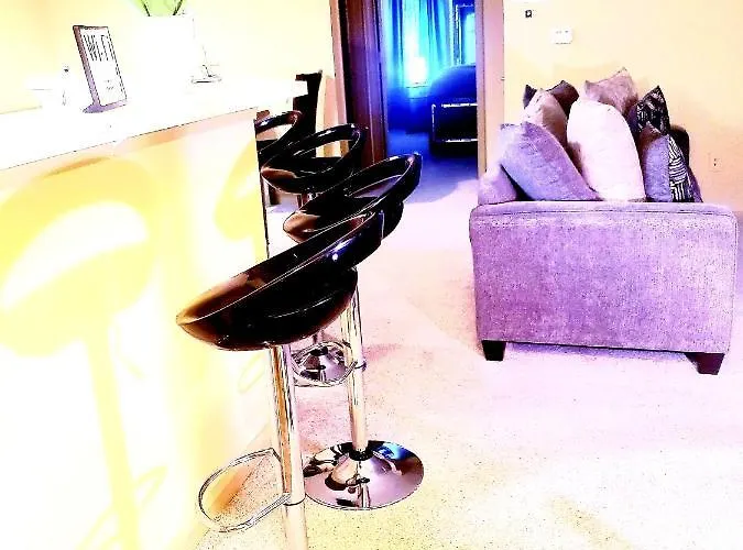 Easy Access 2Beds,1Bt Luxury Kingbed With Pool Sleeps 4