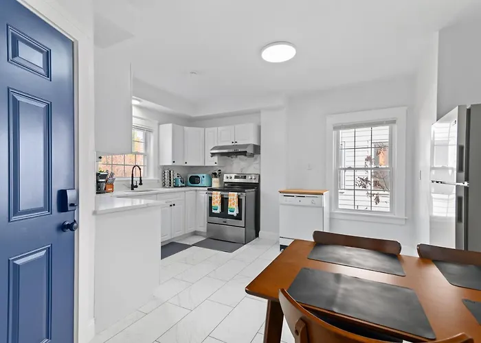 Casa Soleada In East Rock Near Dt And Yale Som With Free Parking And King Bed