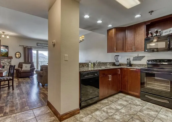 Gorgeous 2Bd 2Bth Condo With Mountain Views Pool Hot Tub Game Room Close To Parkway