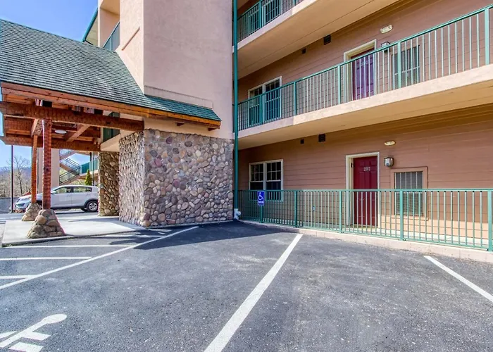Gorgeous 2Bd 2Bth Condo With Mountain Views Pool Hot Tub Game Room Close To Parkway