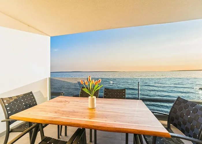 Blue Waves, Beachfront Modern Apartment