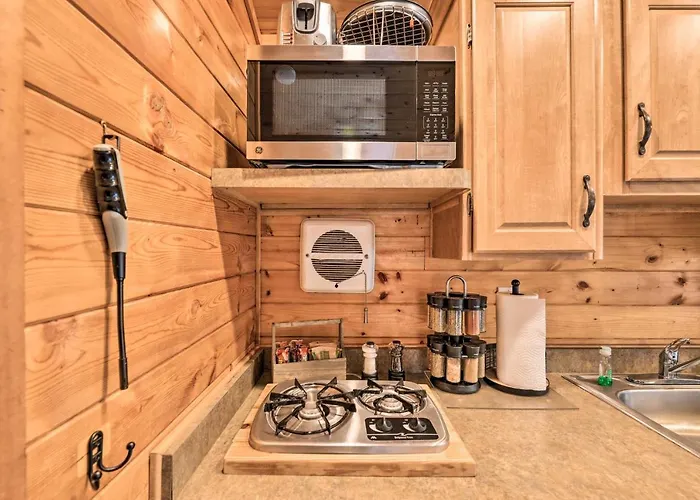 Beautiful New Bern Studio Cabin W/ Fire Pit!