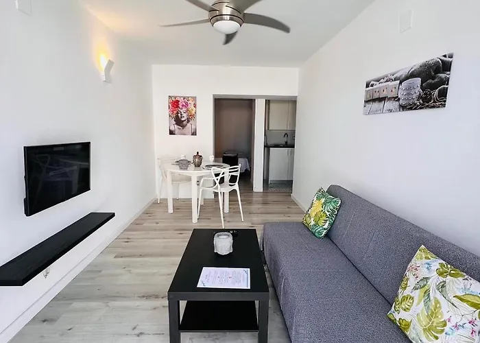 Jacaranda Apartments & Studios