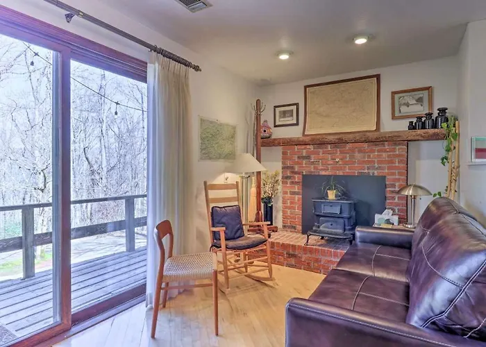 Studio Apartment With Kitchen Very Close To Wcu - Non Smoking & No Pets