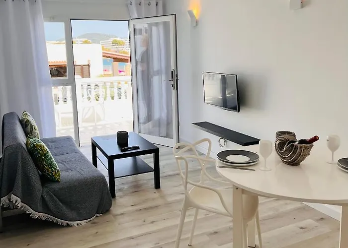 Jacaranda Apartments & Studios