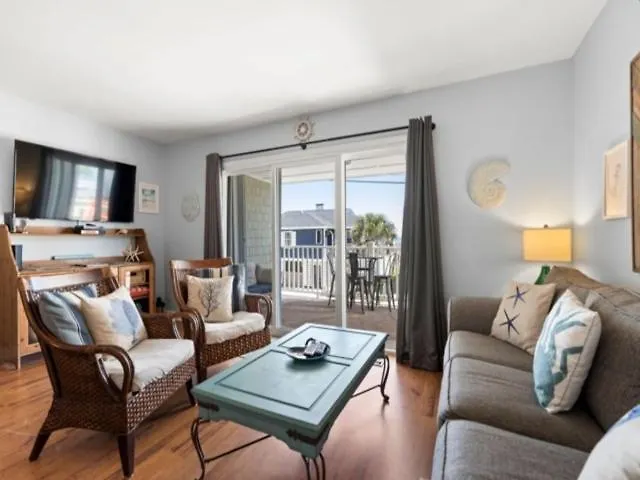 Laid Back By The Sea - Steps From The Beach With Amazing Ocean Views, Parking For 2 Included, Condo