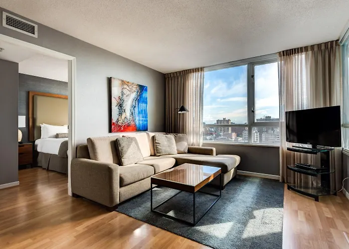 Family Hotel: Carmana Hotel & Suites