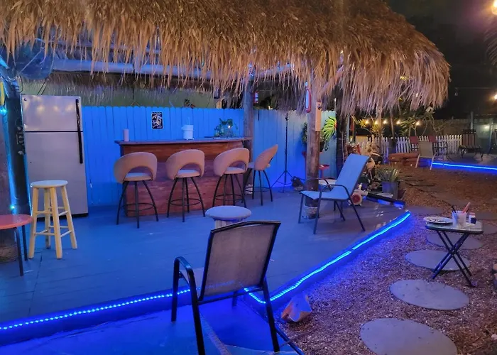 Susan And Ledif'S Tropical Hideaway