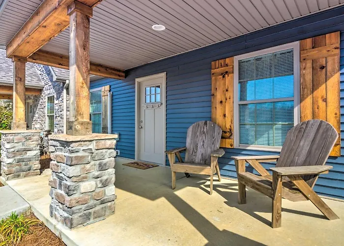 Pet-Friendly Brownsville Retreat W/ Porch!