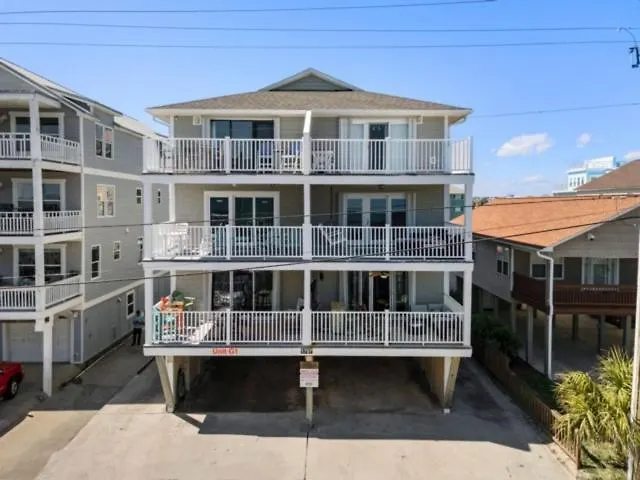 Laid Back By The Sea - Steps From The Beach With Amazing Ocean Views, Parking For 2 Included, Condo