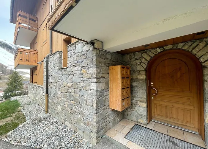 Meribel Centre La Chaudanne, Real Ski In And Out Right On Main Central Slopes, 3 Bedrooms 2 Bathrooms, Newly Renovated, Chalet L'Eperviere