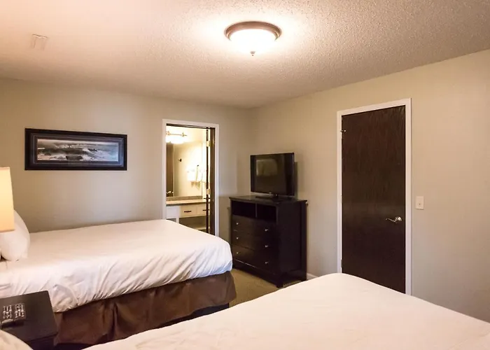 Bay Colony Unit 763- Lower
